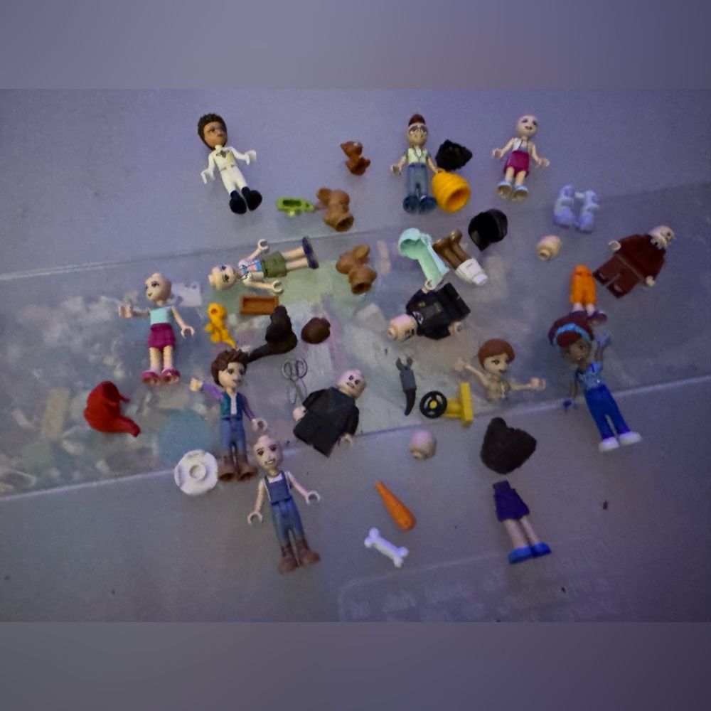 Lego mini figures & accessories